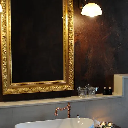 Silver & Gold Luxury Πανσιόν