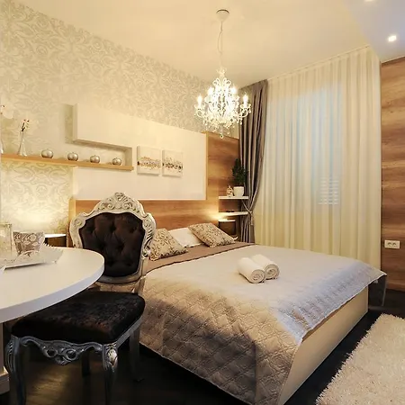 Silver & Gold Luxury Гостьовий будинок