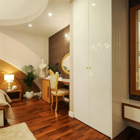 بيت ضيافة Silver & Gold Luxury 4*