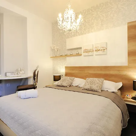 Silver & Gold Luxury 4* زادار