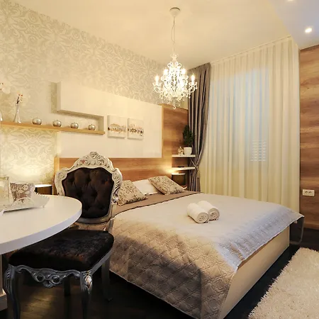 Silver & Gold Luxury بيت ضيافة 4*