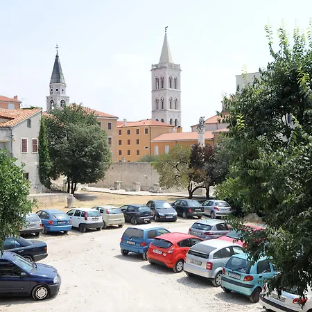 Silver & Gold Luxury Πανσιόν Ζαντάρ