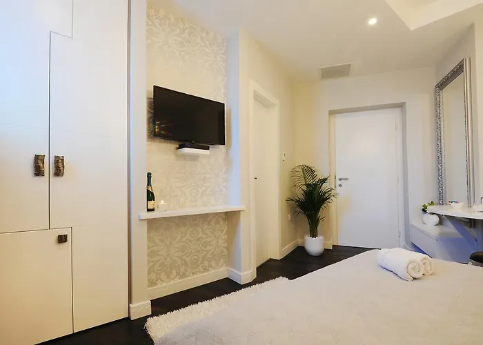 Silver & Gold Luxury Guest house 4*